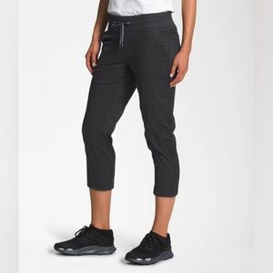 The North Face Mid Rise Crop Pants Capri Pull On Elastic Waist Black Hiking